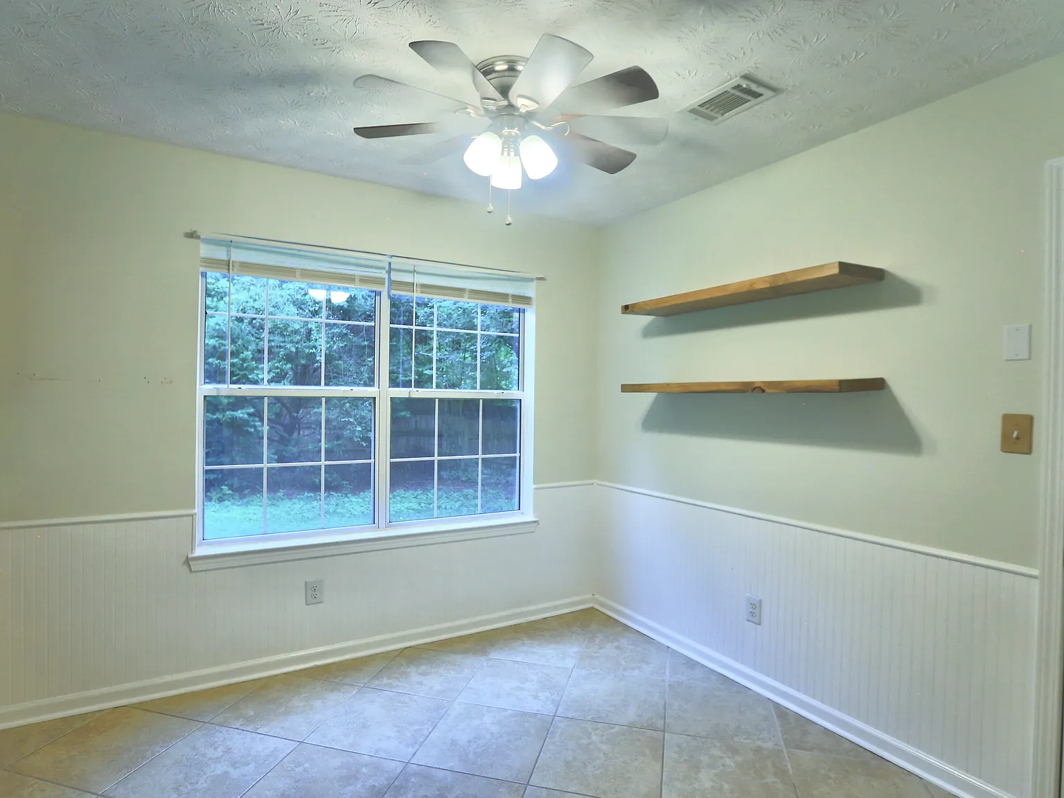 3 bed, 1732 sqft, $2,490 — Photo 4