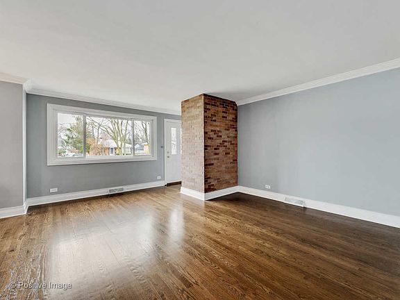 4th image of 220 N Lombard Ave