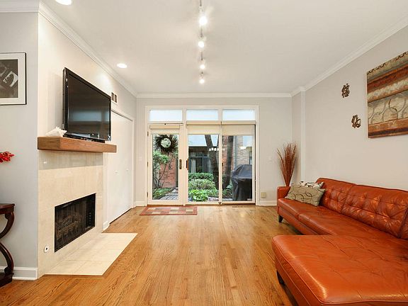 4th image of 2743 N Wolcott Ave Unit 42