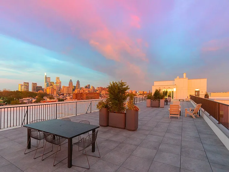 Graduate Pointe — Photo 186