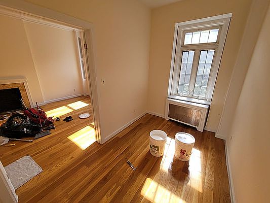 4th image of 163 E 36th St #4X