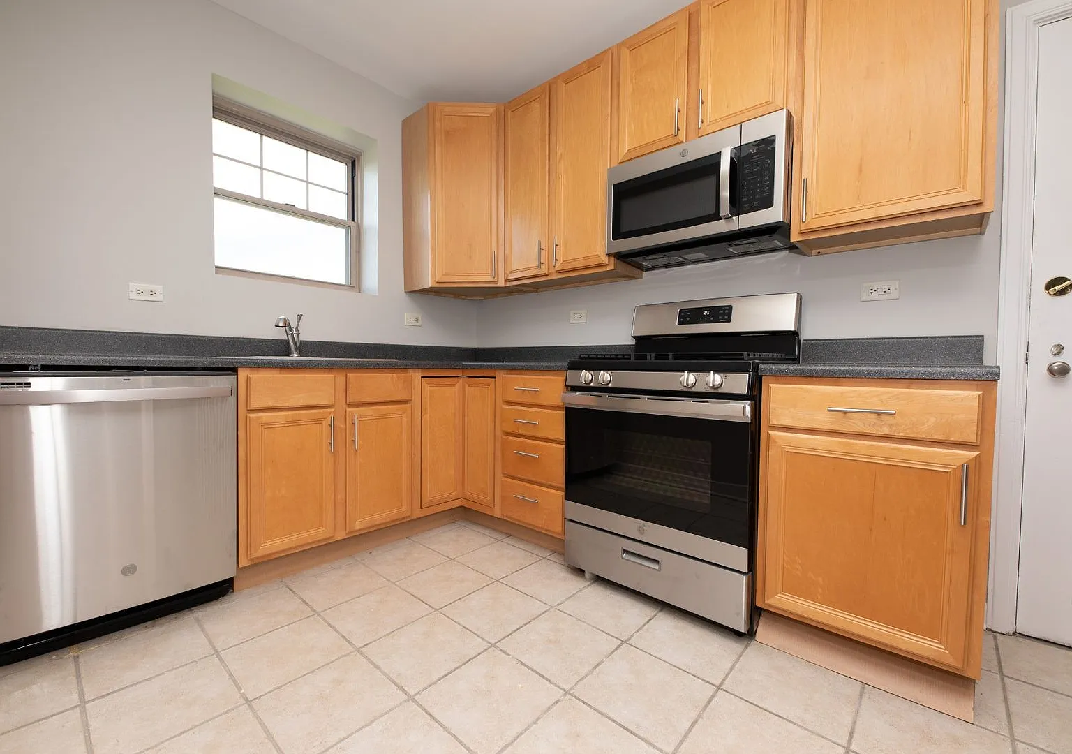 2 bed, 1.0 bath, 695 sqft, $1,845 — Photo 1