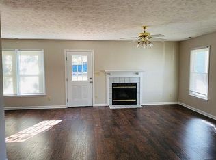638 Riverwind Dr, Spring Lake, NC 28390