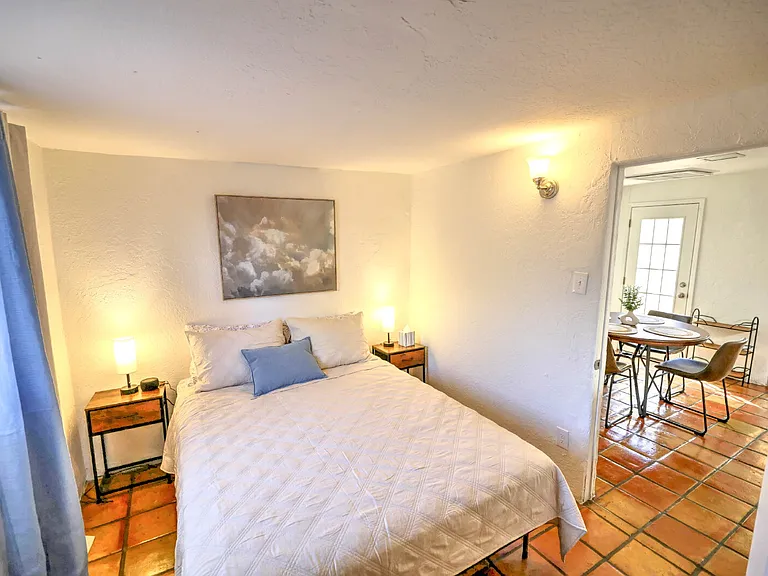 2805 E Lee St — Photo 16