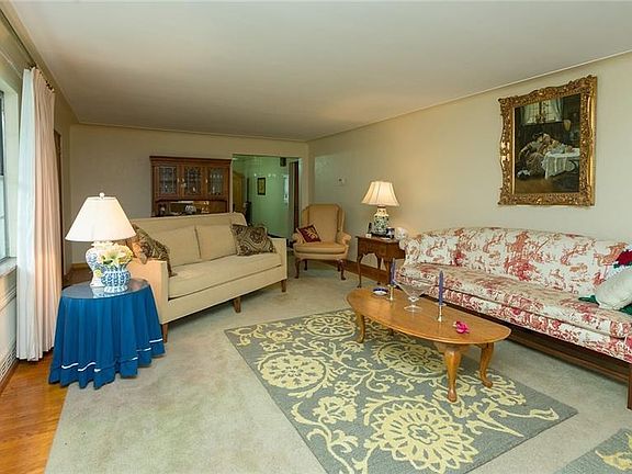 Large Neutral Living Room