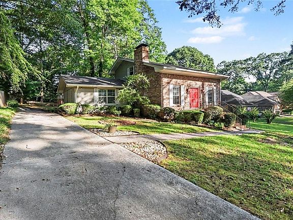 3rd image of 3052 Riviera Dr NW
