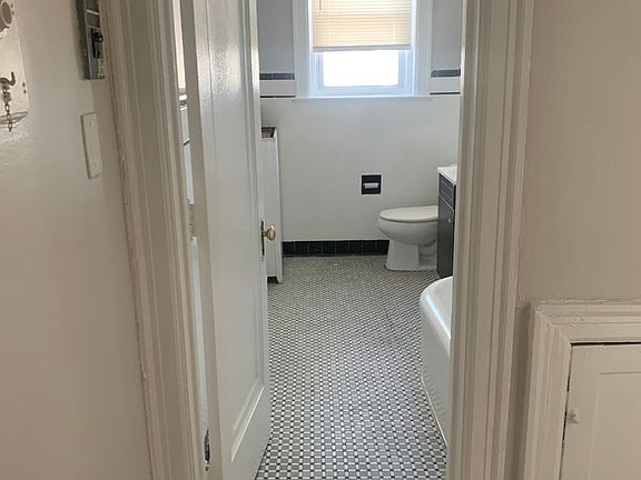 3rd image of 1521-1525 W Union St #305