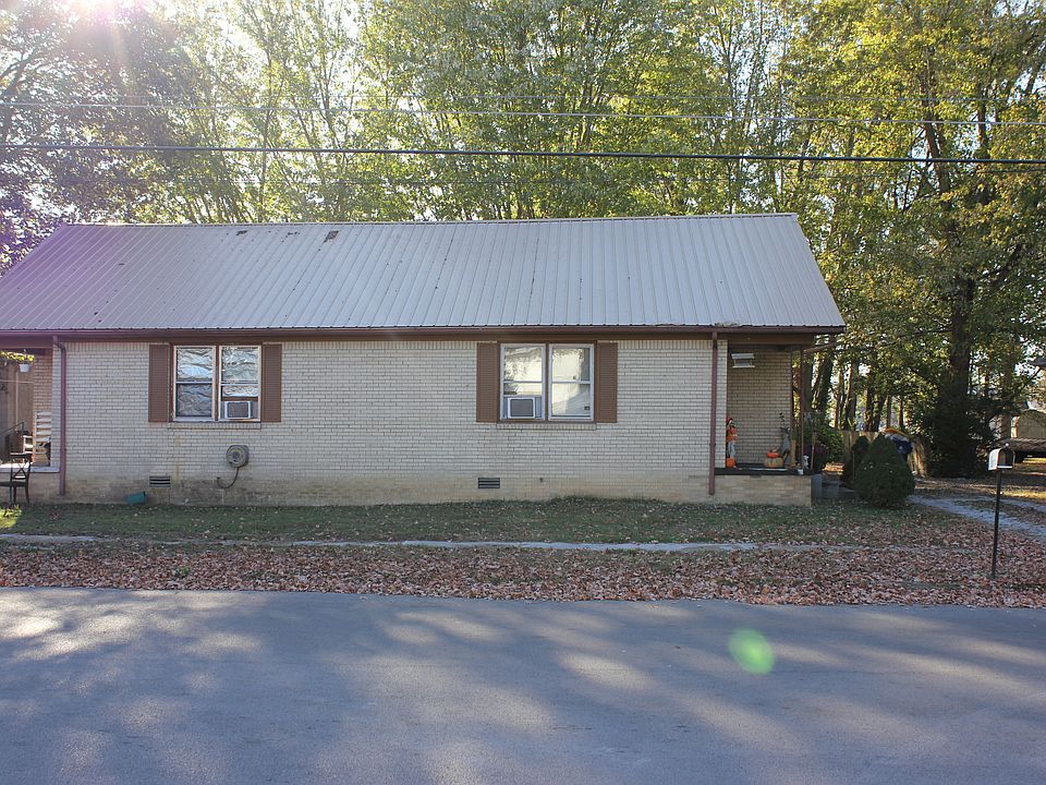 1st image of 207 N Breathitt St APT A