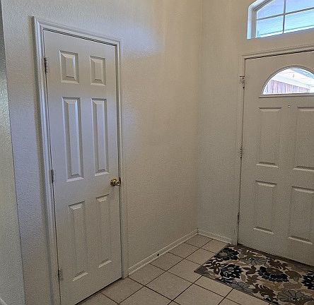 2705 Wisteria 3 living rm (1) 2 2024