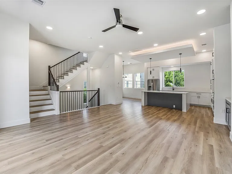 225 Willard St — Photo 8