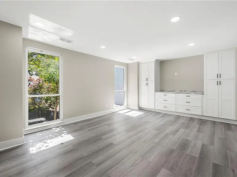 1009 Riverbend Club Dr SE — Photo 15