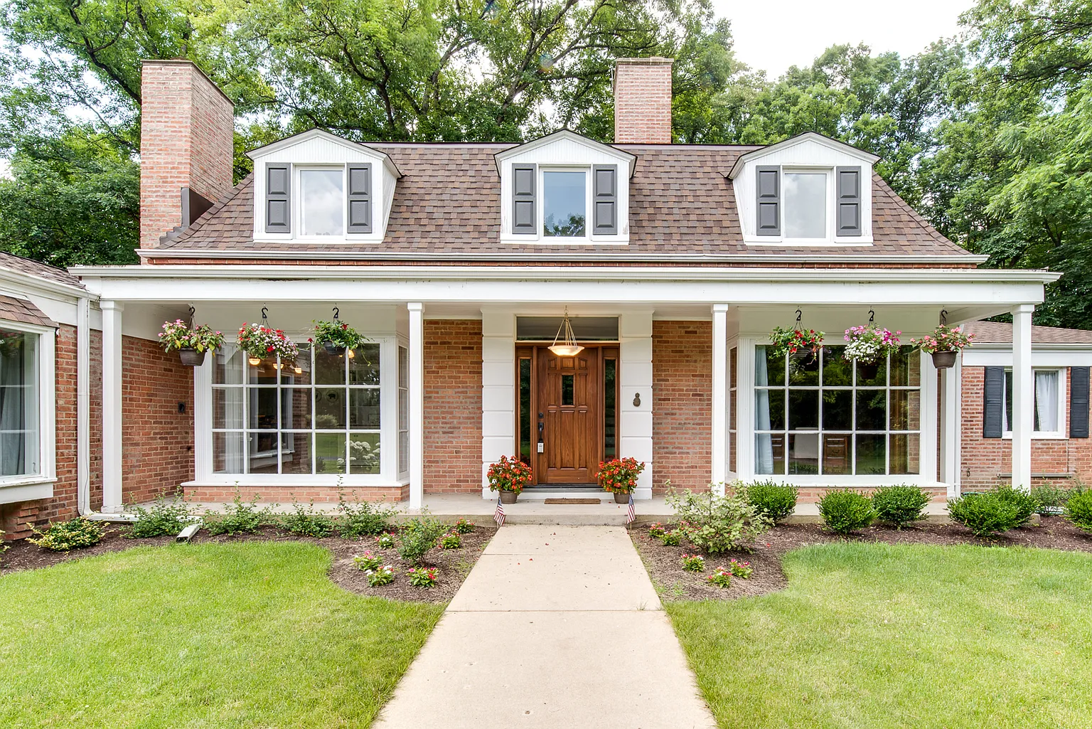 33W741 Mare Barn Ln photo 1