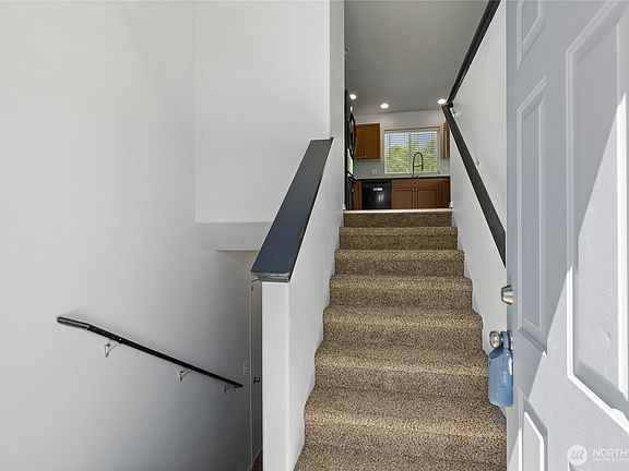 4th image of 1903 Peakview Dr