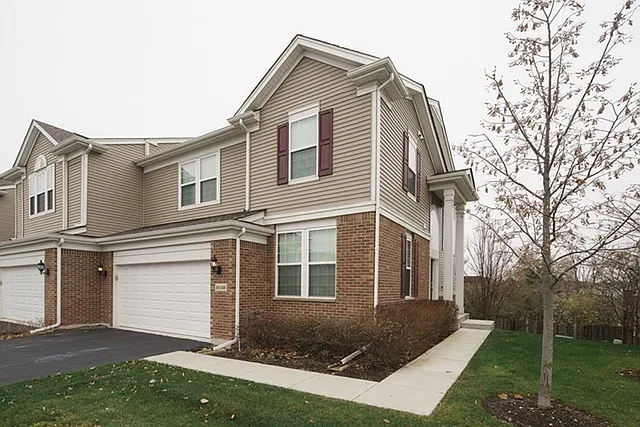 10S448 Carrington Cir — Photo 17