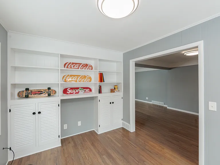 2539 Warrensville Center Rd — Photo 10