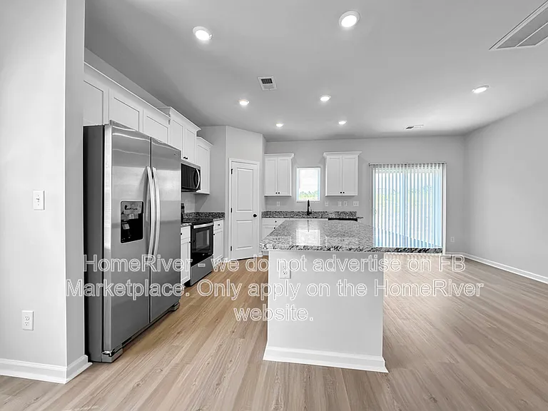 394 Chedworth Dr — Photo 7