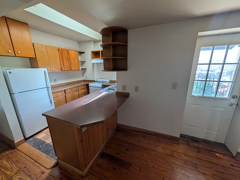 1639 Sycamore St #H — Photo 9
