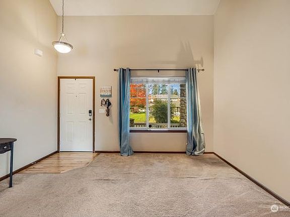 Entrance living room
