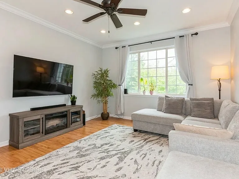 1812 Whirlaway Ct — Photo 2