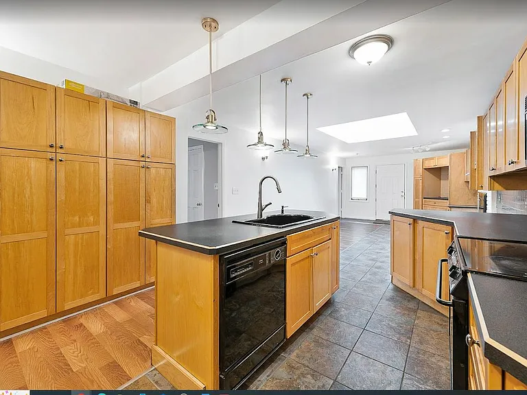 15860 Lexington St — Photo 11