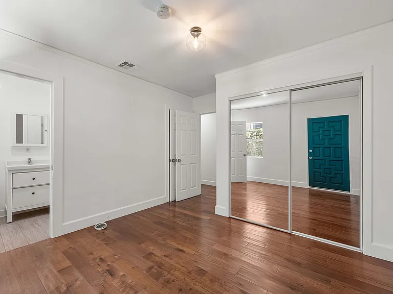 4733 Ambrose Ave — Photo 38