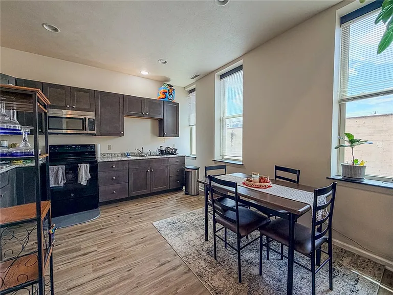 137 N Main St #B — Photo 6