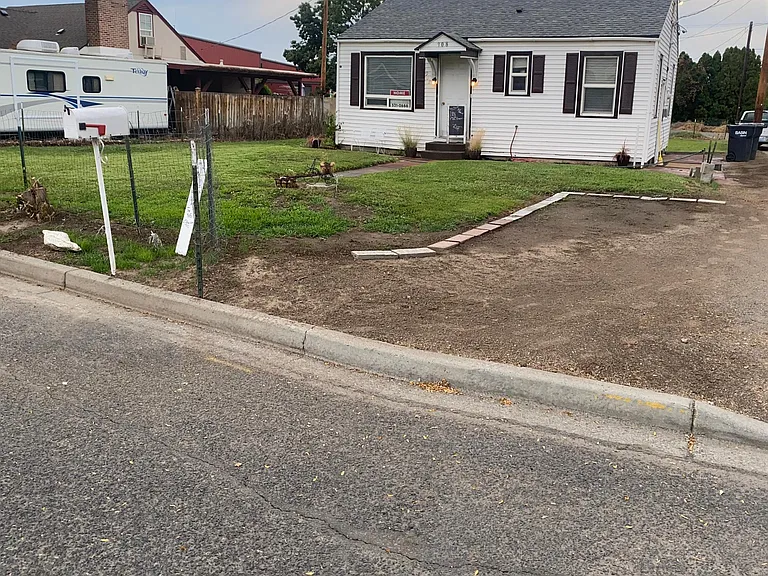 Front yard & off street parking @ 908 Yakima ave.