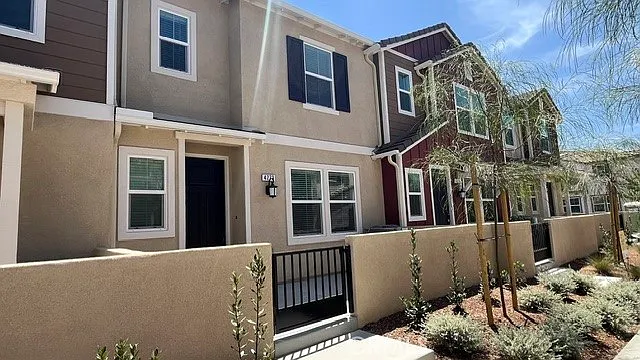 4273 E Carmel Privado — Photo 1