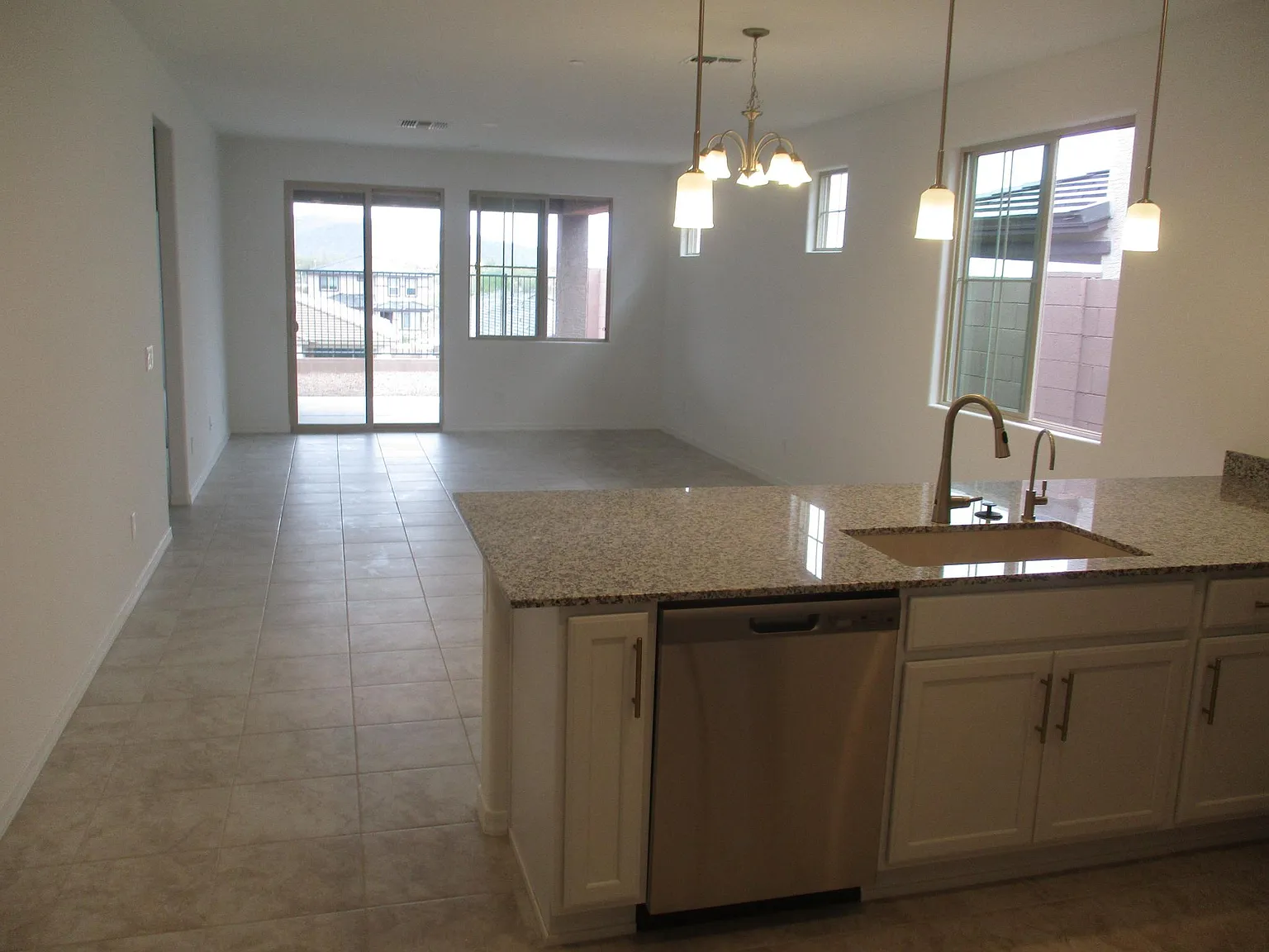 4 bed, 2.5 bath, 1967 sqft, $2,150 — Photo 4