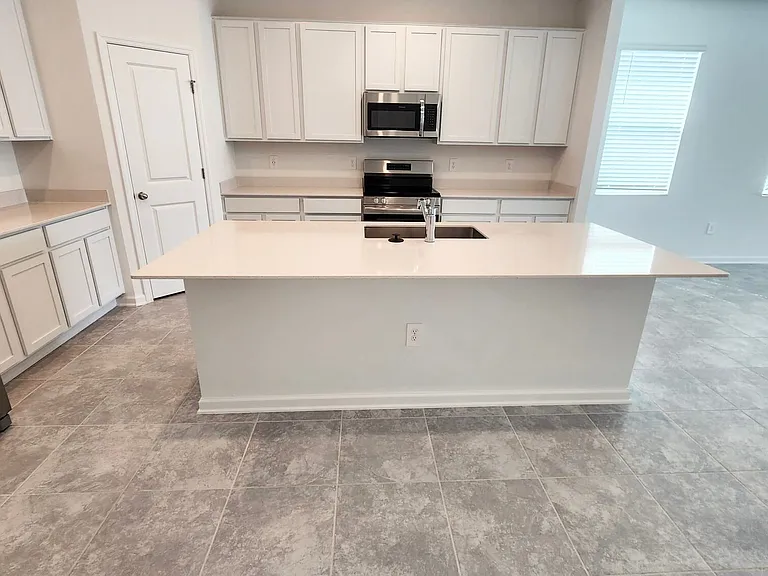 1430 Brentwood Dr — Photo 4