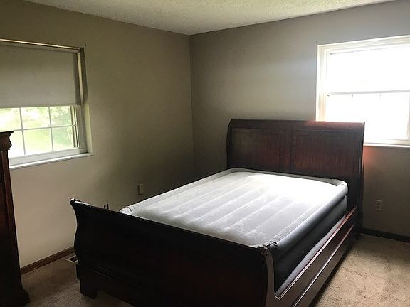 5th image of 12 Applewood Dr