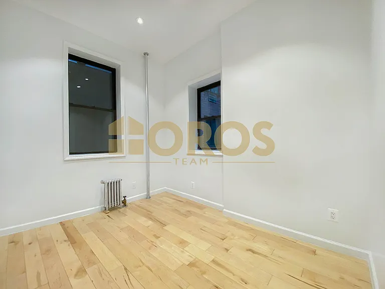 262 E 2nd St #1B — Photo 5