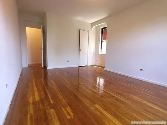 Rented by Sovereign Associates | media 32