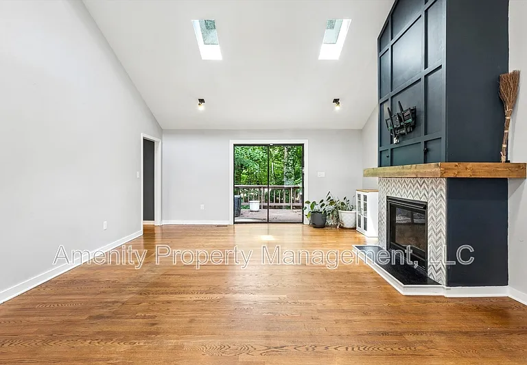 204 Granville Dr — Photo 4