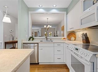 102 Winterbourne Ln, Canton, CT 06019