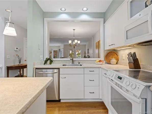 102 Winterbourne Lane, Canton, CT 06019