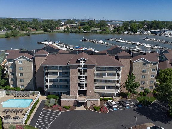 4th image of 30 Marina Point Dr