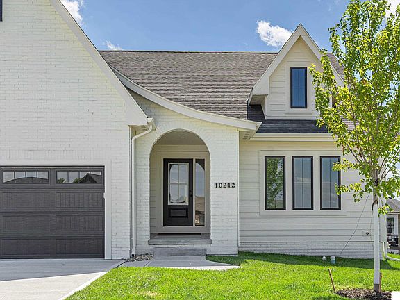 3rd image of 10212 S 180th Avenue Cir