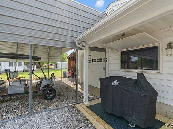 4th image of 13923 White Oak Dr