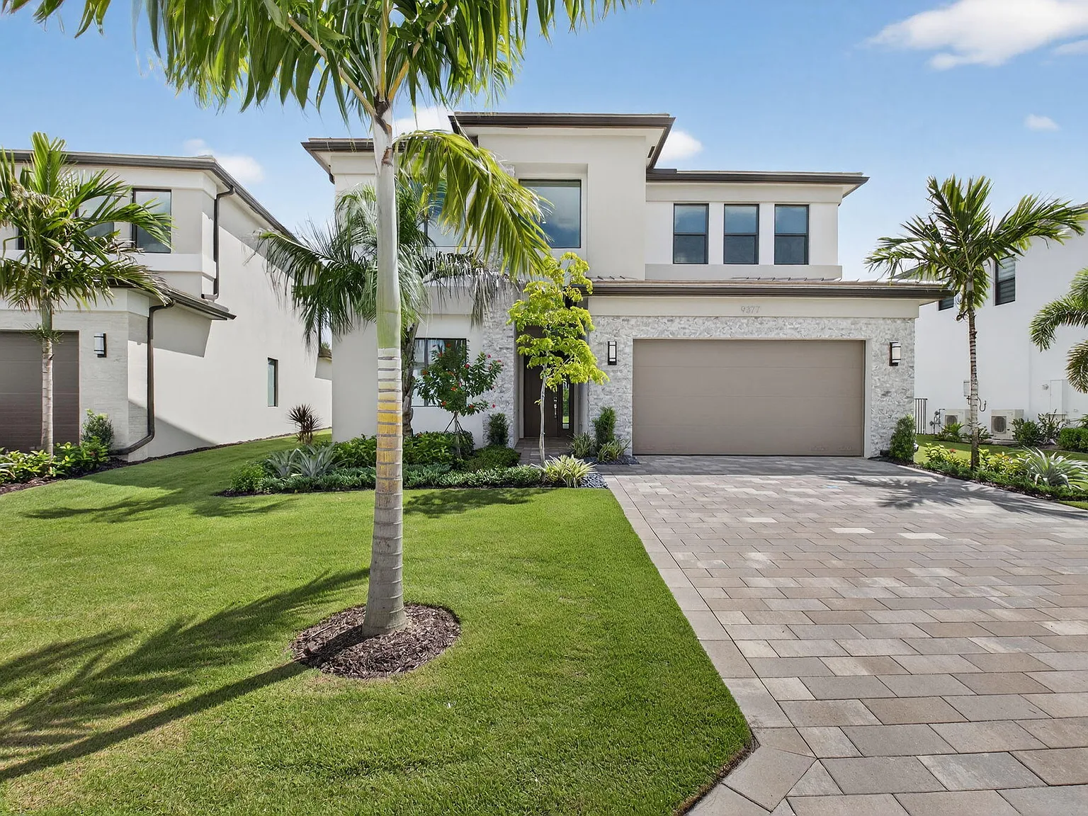 4 bed, 4.5 bath, 3373 sqft, $13,500 — Photo 1