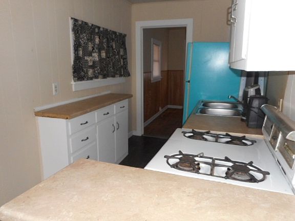 3rd image of 807 S Burdick St