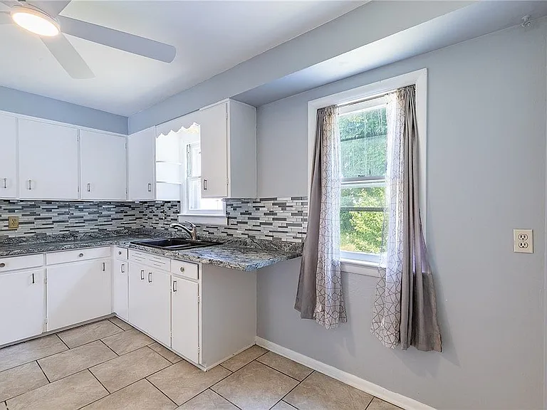 138 Clark Ave — Photo 5