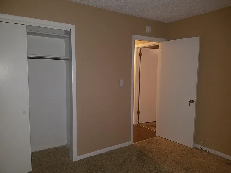 402 South Ct — Photo 16