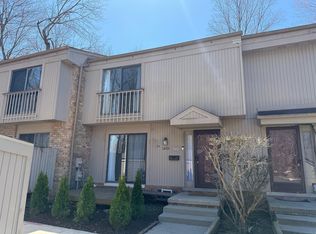 1403 Oakbrook E #93, Rochester Hills, MI 48307