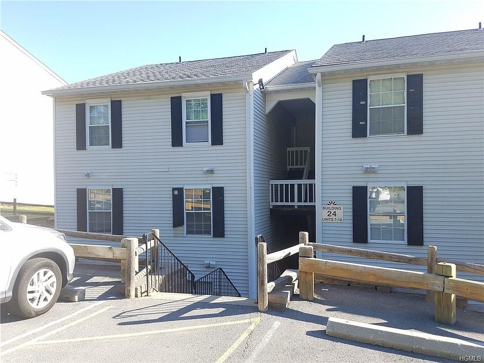 1st image of 24 Lexington Hl Unit 10