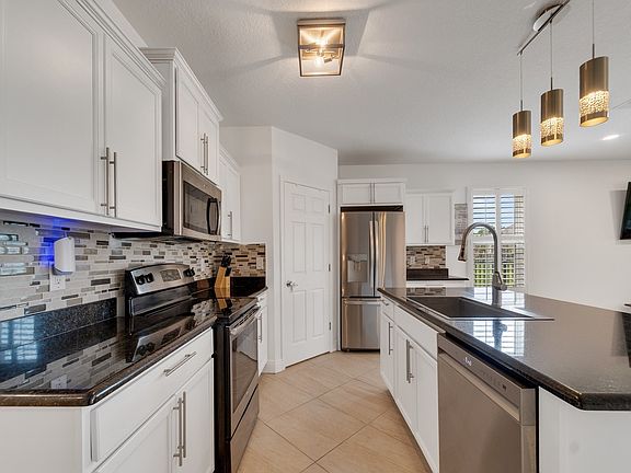 5th image of 343 Lexington Ct SW