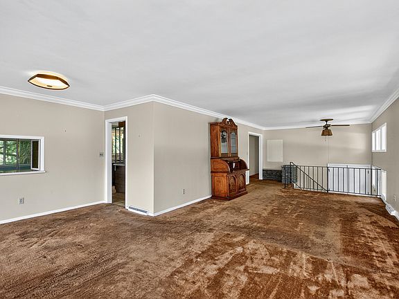 5th image of 701 Tenikat St
