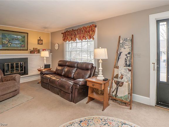 4th image of 804 28th St NE