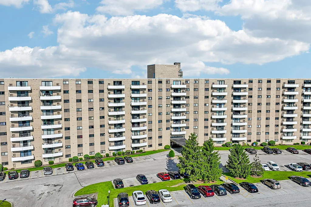 Bishop Park Apartments — Photo 4