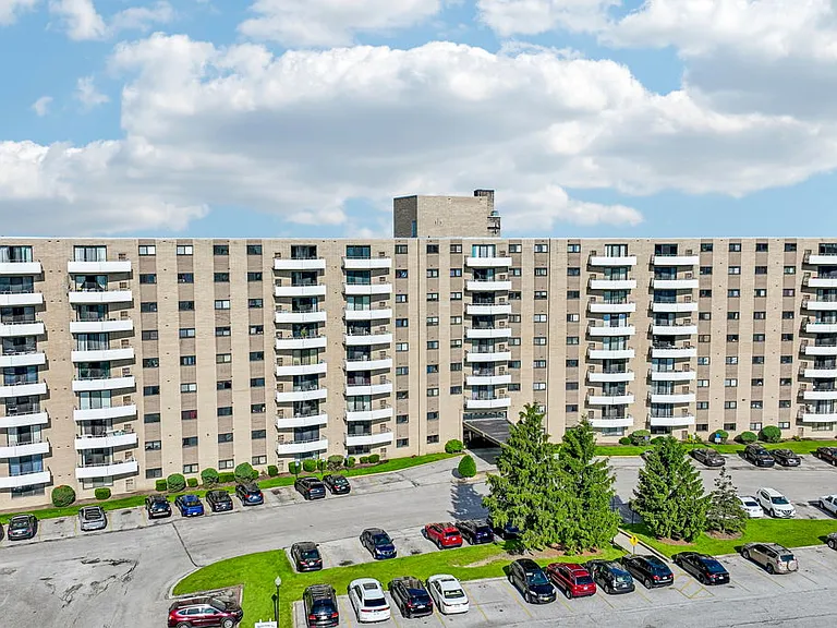 Bishop Park Apartments — Photo 4